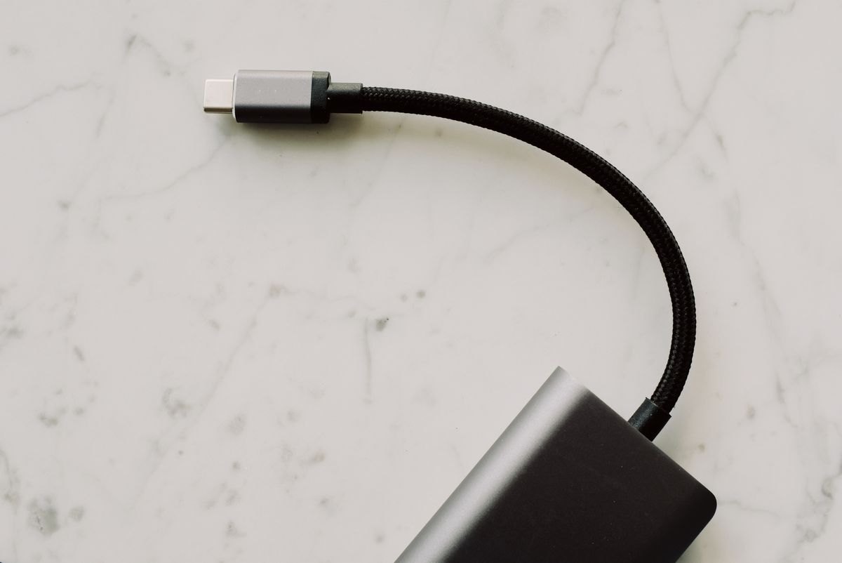 USB-C cable and connector